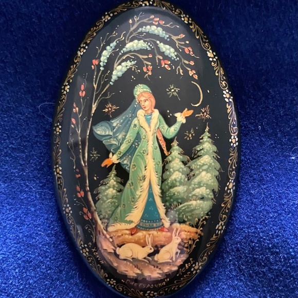 Vintage Lacquer Russian Brooch - Picture 2 of 6